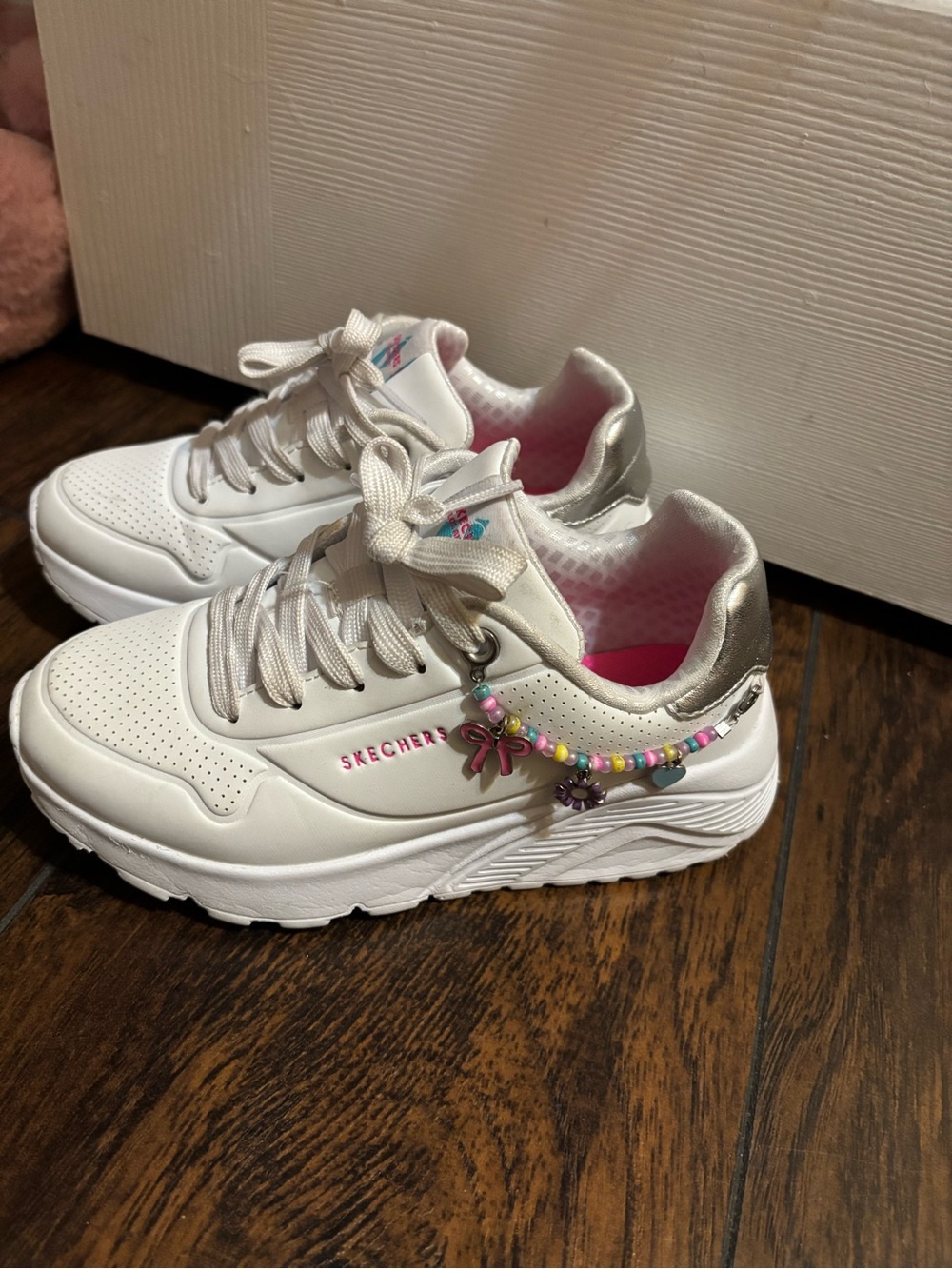 Skechers Girls UNO Gen1 She’s Charming Sneakers – Size 13